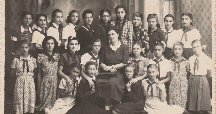 Middle school graduates (1953)